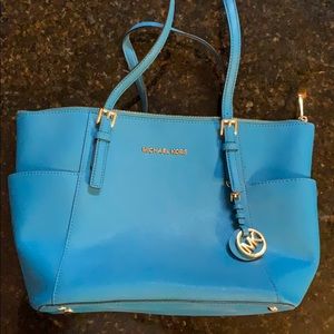 Michael kors tote bag in blue color